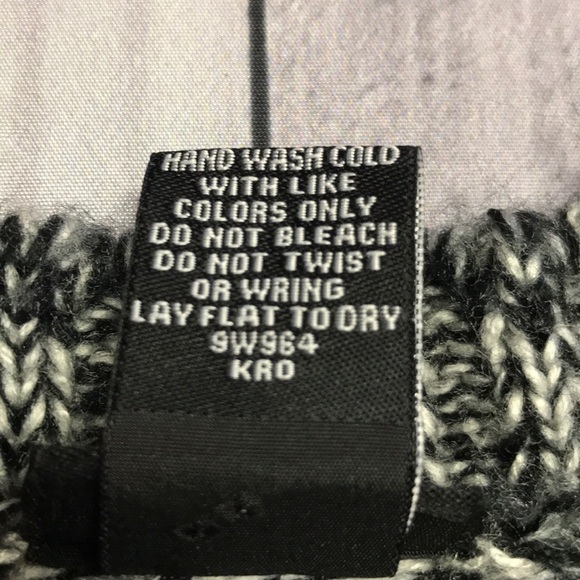 ✅Host Pick✅ Rue 21 Sweater, Small - Picture 5 of 5